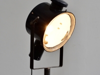 Loft design állólámpa régi reflektorból Old-Stehlampe Reflektor Old floor lamp reflector olvasólámpa reading lamp Leselicht ipari industrial industriell shabby chic rusty style artkraft