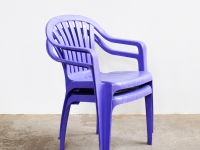 Loft design lila monobloc szék Monobloc-Stühle chair étkezőszék műanyag szék 	dining chair plastic chair Esszimmerstuhl, Plastikstuhl ipari industrial industriell shabby chic rusty style artkraft
