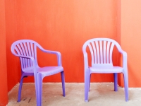Loft design lila monobloc szék Monobloc-Stühle chair étkezőszék műanyag szék 	dining chair plastic chair Esszimmerstuhl, Plastikstuhl ipari industrial industriell shabby chic rusty style artkraft
